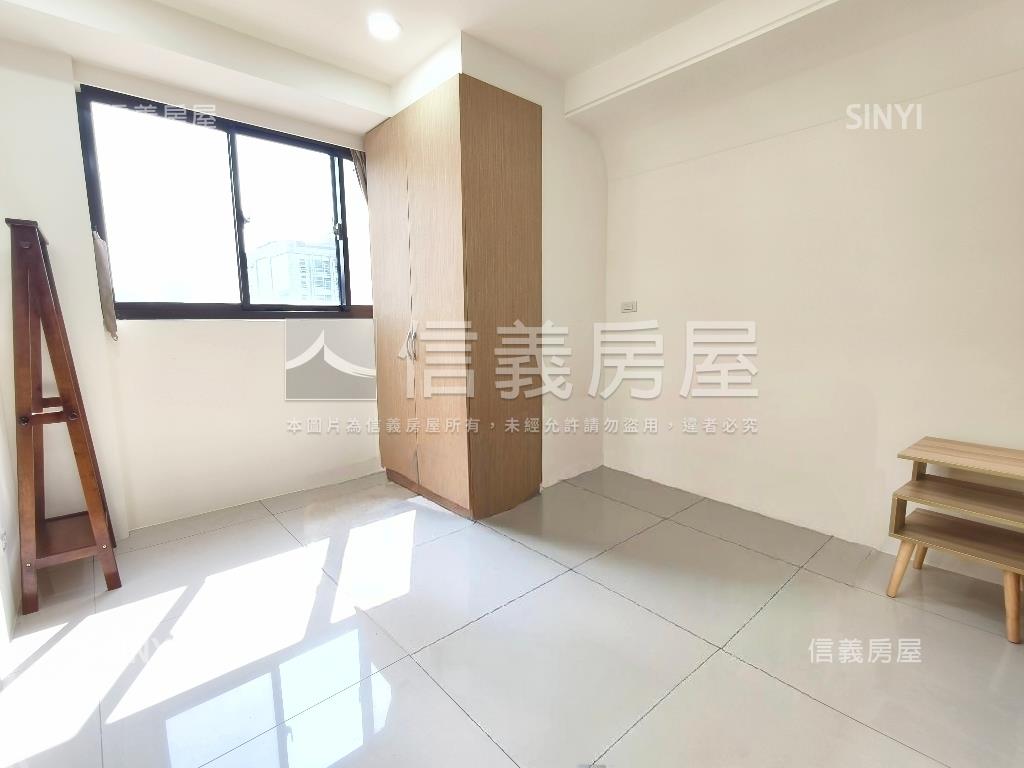 捷運世界亮麗Ｖ１房屋室內格局與周邊環境