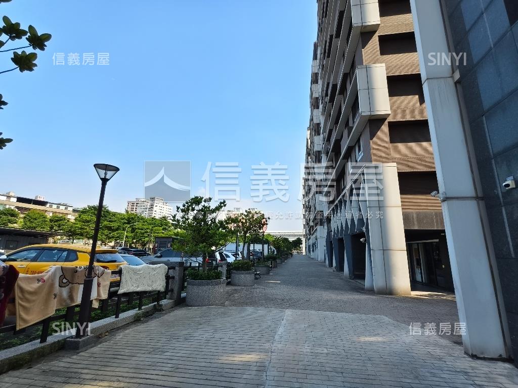 捷運世界亮麗Ｖ１房屋室內格局與周邊環境