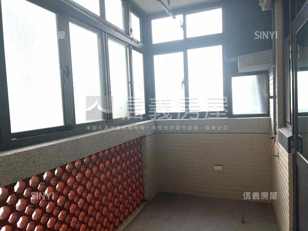 華夏金城四房車位房屋室內格局與周邊環境
