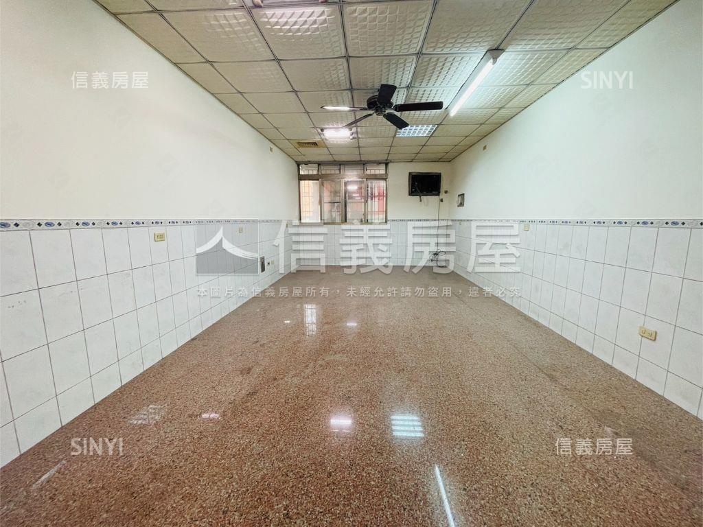 瑞隆東路熱鬧人潮金店面房屋室內格局與周邊環境