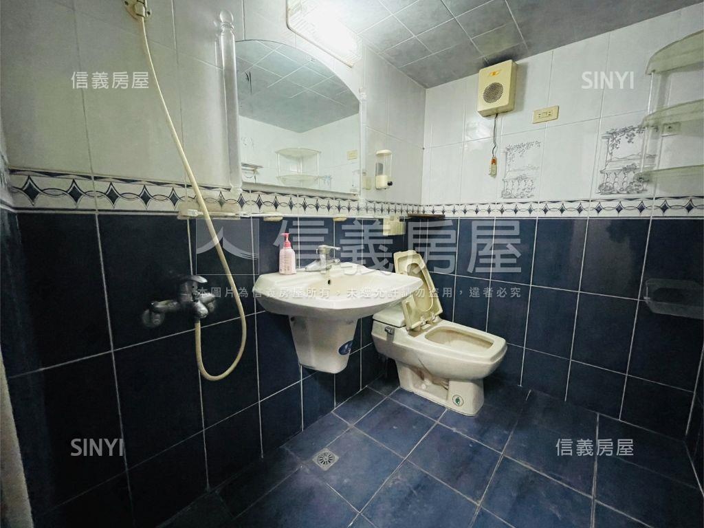 瑞隆東路熱鬧人潮金店面房屋室內格局與周邊環境