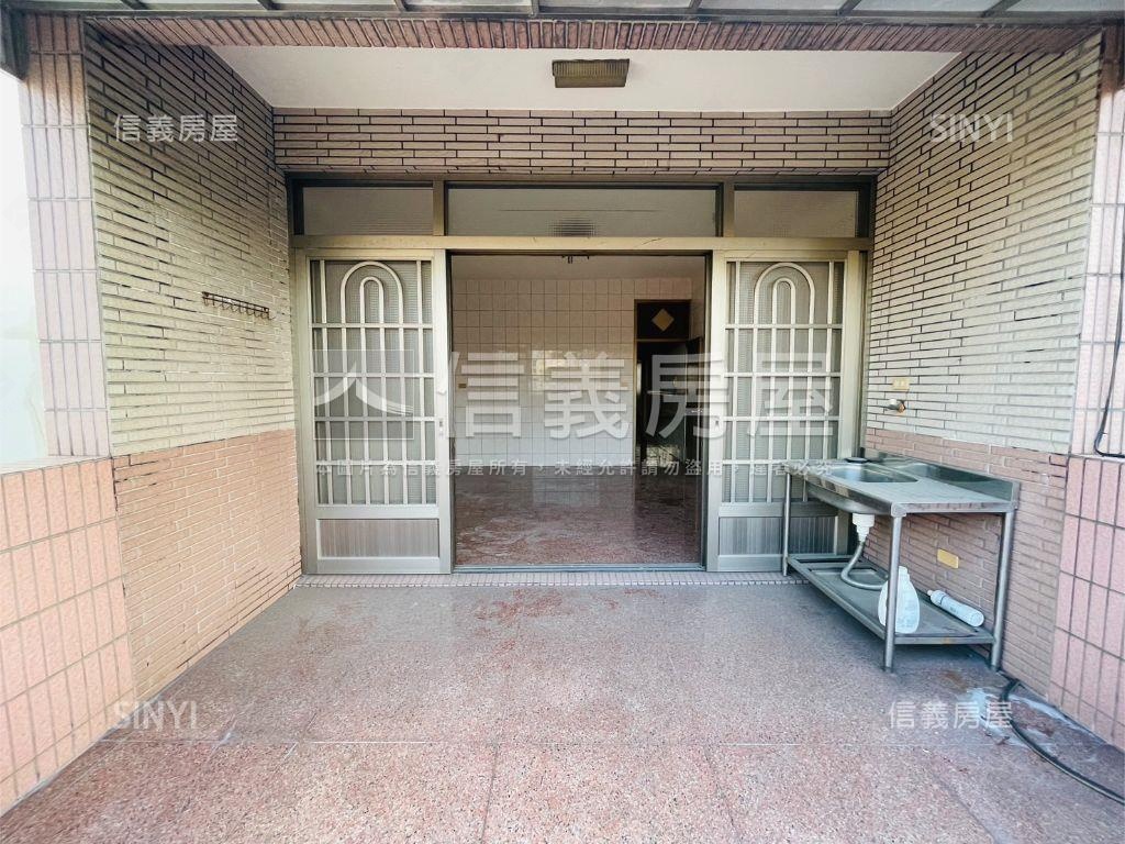 瑞隆東路熱鬧人潮金店面房屋室內格局與周邊環境