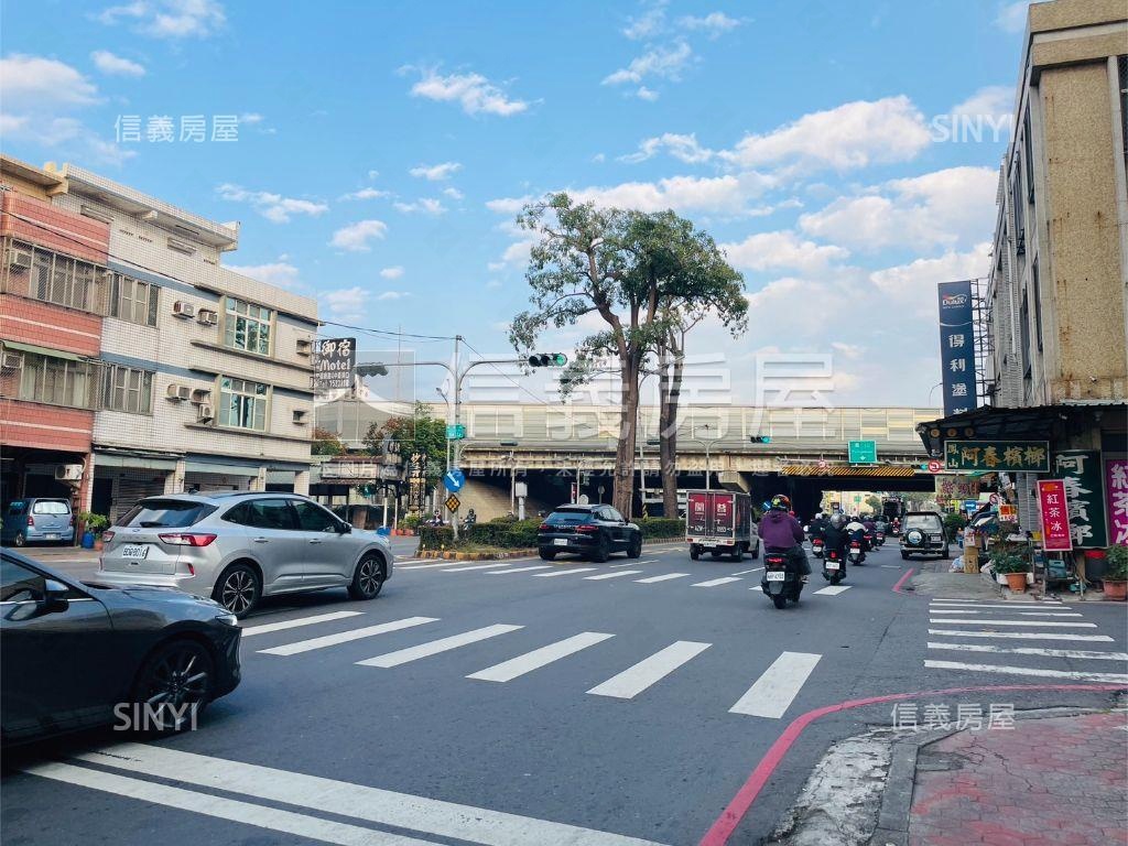 瑞隆東路熱鬧人潮金店面房屋室內格局與周邊環境