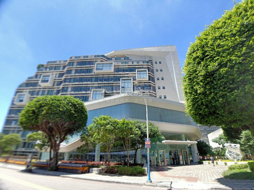 亞東通訊園區黃金挑高店面房屋室內格局與周邊環境