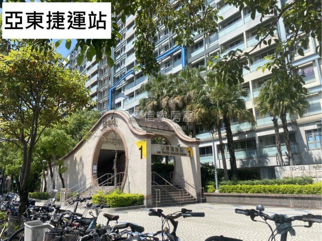 亞東通訊園區黃金挑高店面房屋室內格局與周邊環境