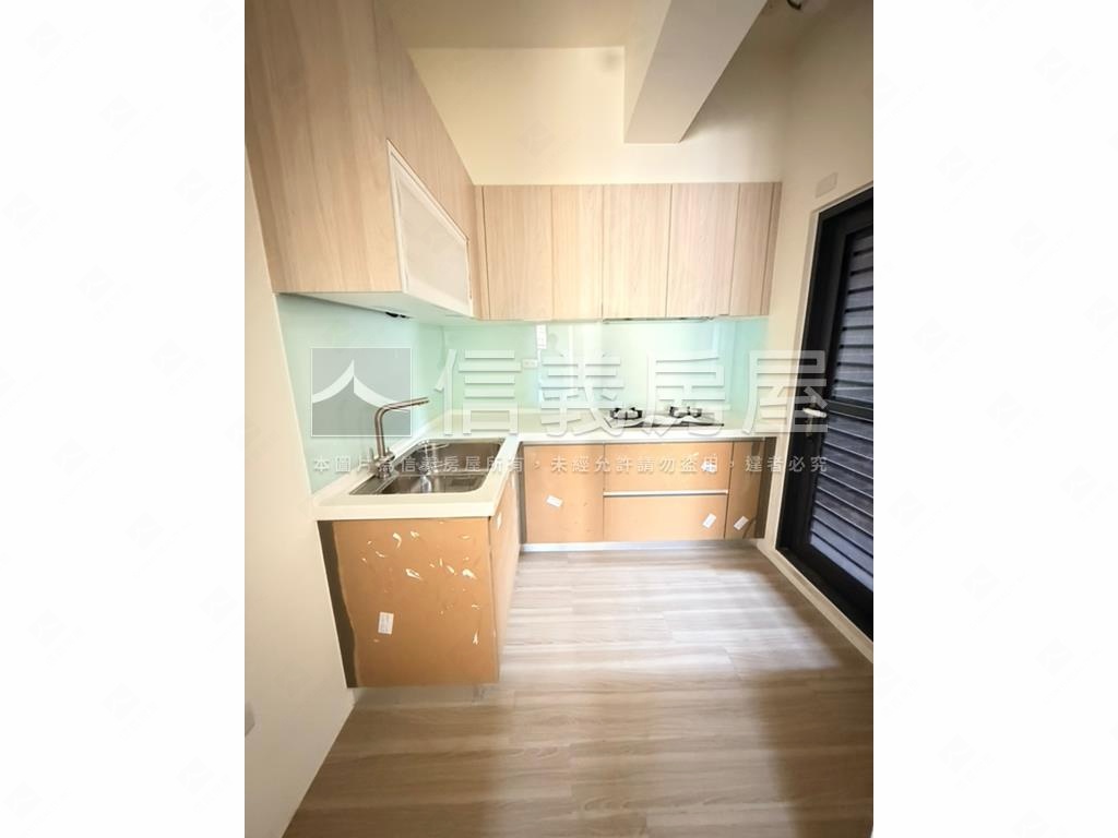 全新三房平車屋主想賣了房屋室內格局與周邊環境