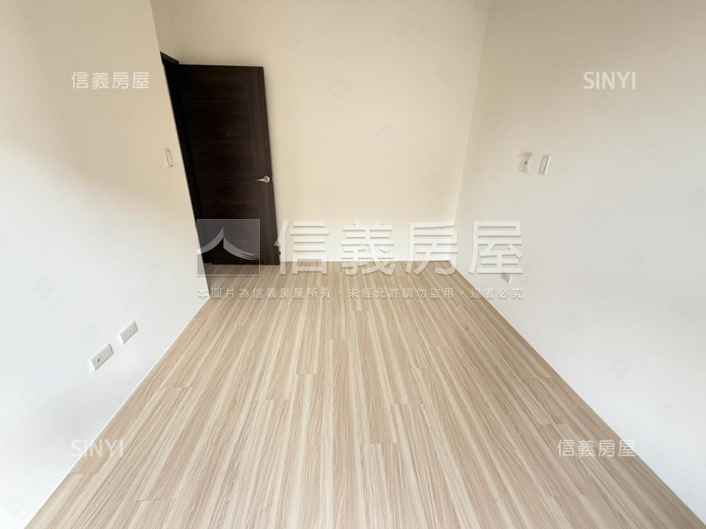 全新三房平車屋主想賣了房屋室內格局與周邊環境