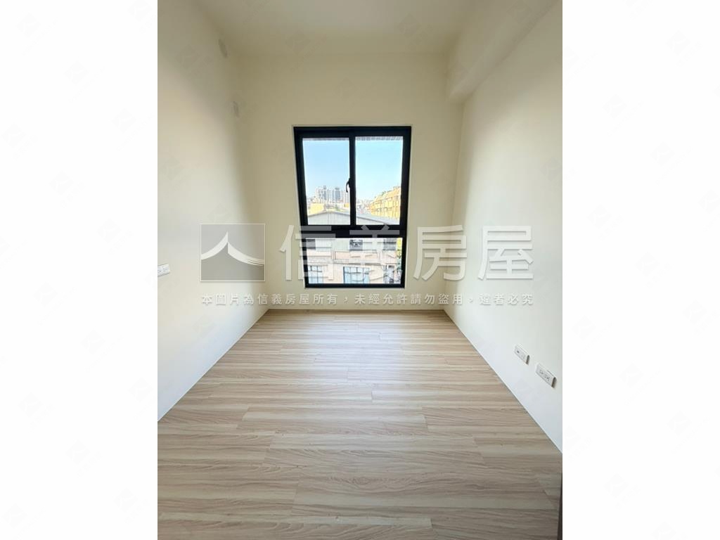 全新三房平車屋主想賣了房屋室內格局與周邊環境