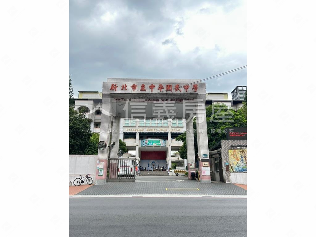 新中泰博市方正三房車位房屋室內格局與周邊環境