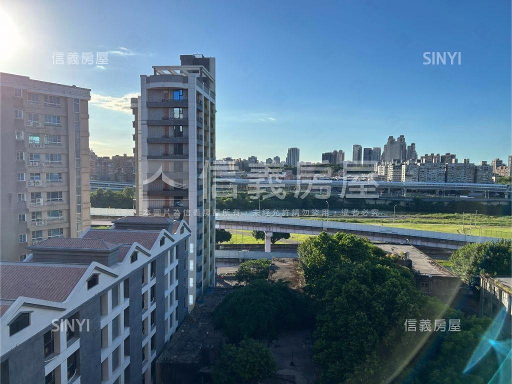 央北波爾多高樓採光小家庭房屋室內格局與周邊環境