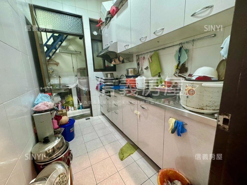 忠義捷運站一樓房屋室內格局與周邊環境