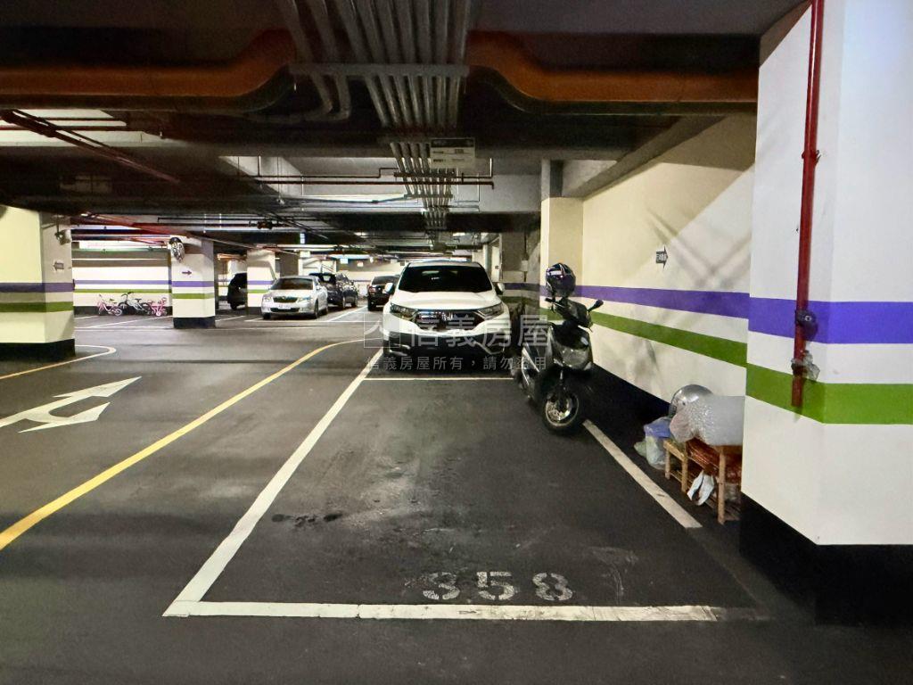 探索２１四房雙車位房屋室內格局與周邊環境