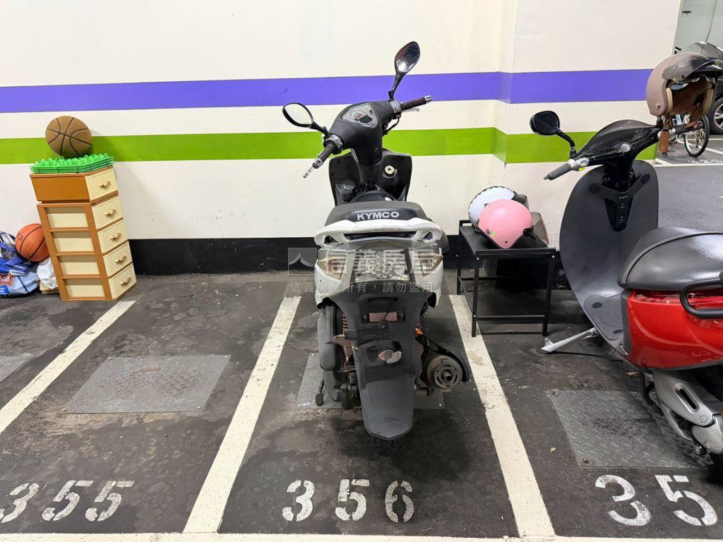 探索２１四房雙車位房屋室內格局與周邊環境
