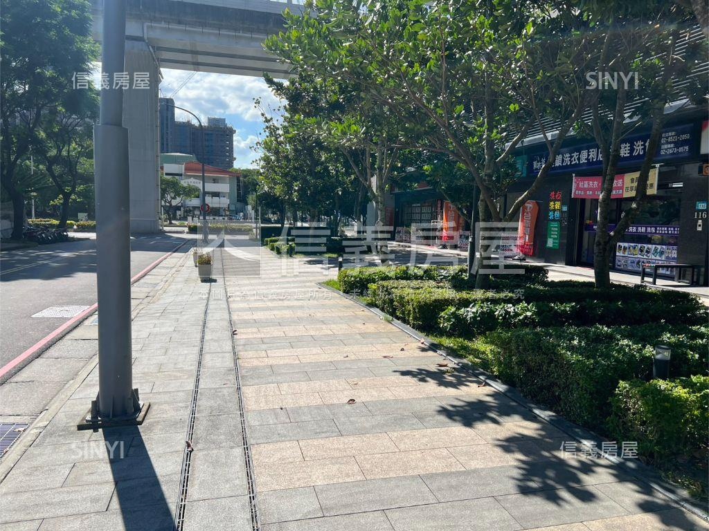 御春城角窗金店房屋室內格局與周邊環境