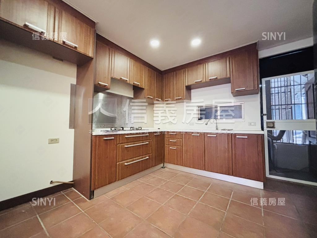 民生民權。德順街透店房屋室內格局與周邊環境