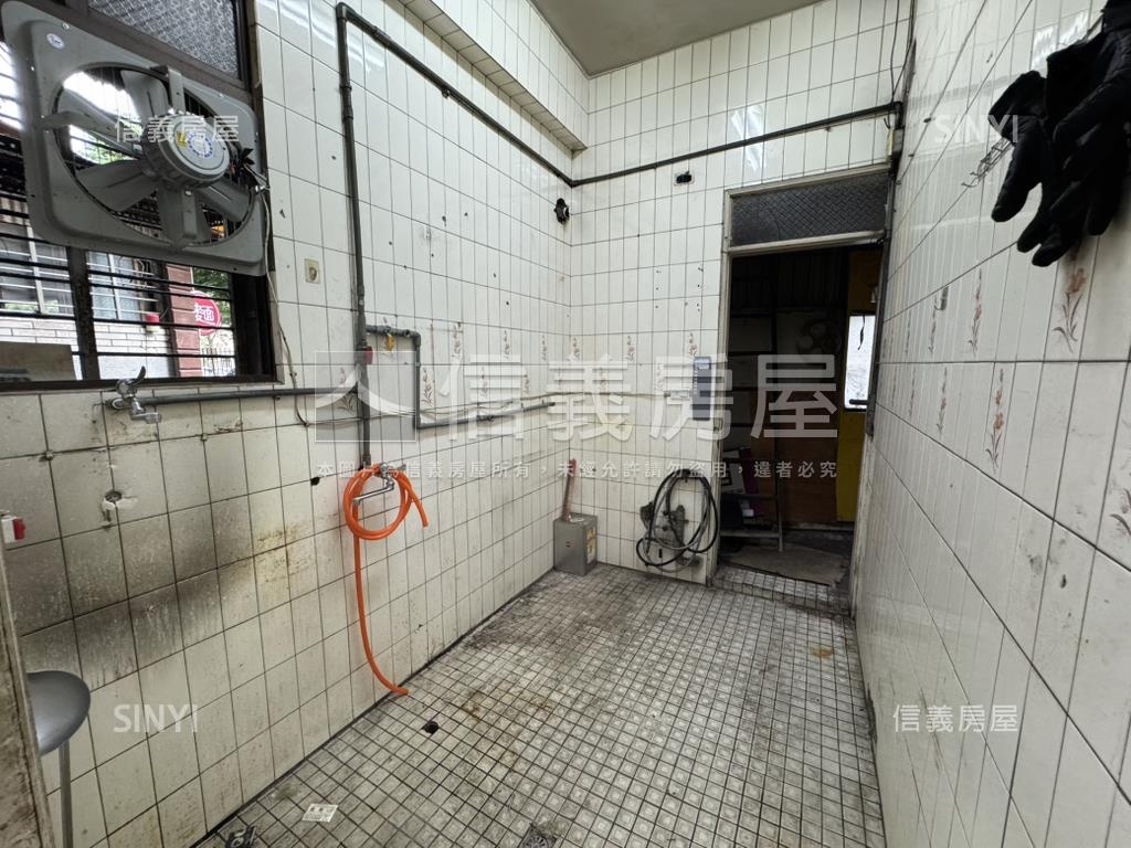 南勢角忠孝街金店面房屋室內格局與周邊環境