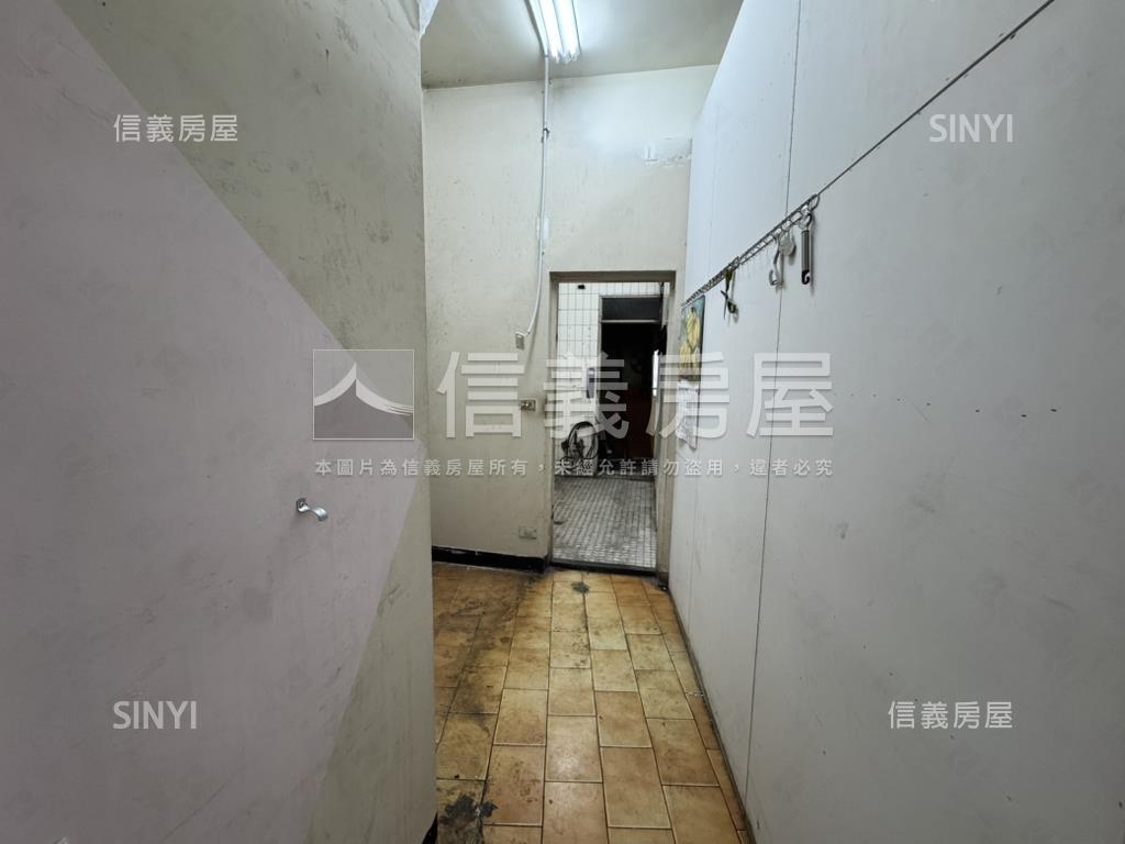 南勢角忠孝街金店面房屋室內格局與周邊環境