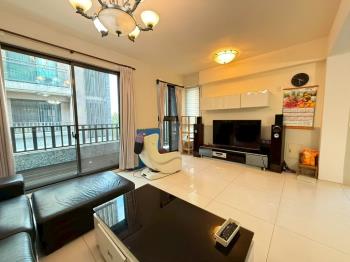 楊梅交流道旁五房美別墅