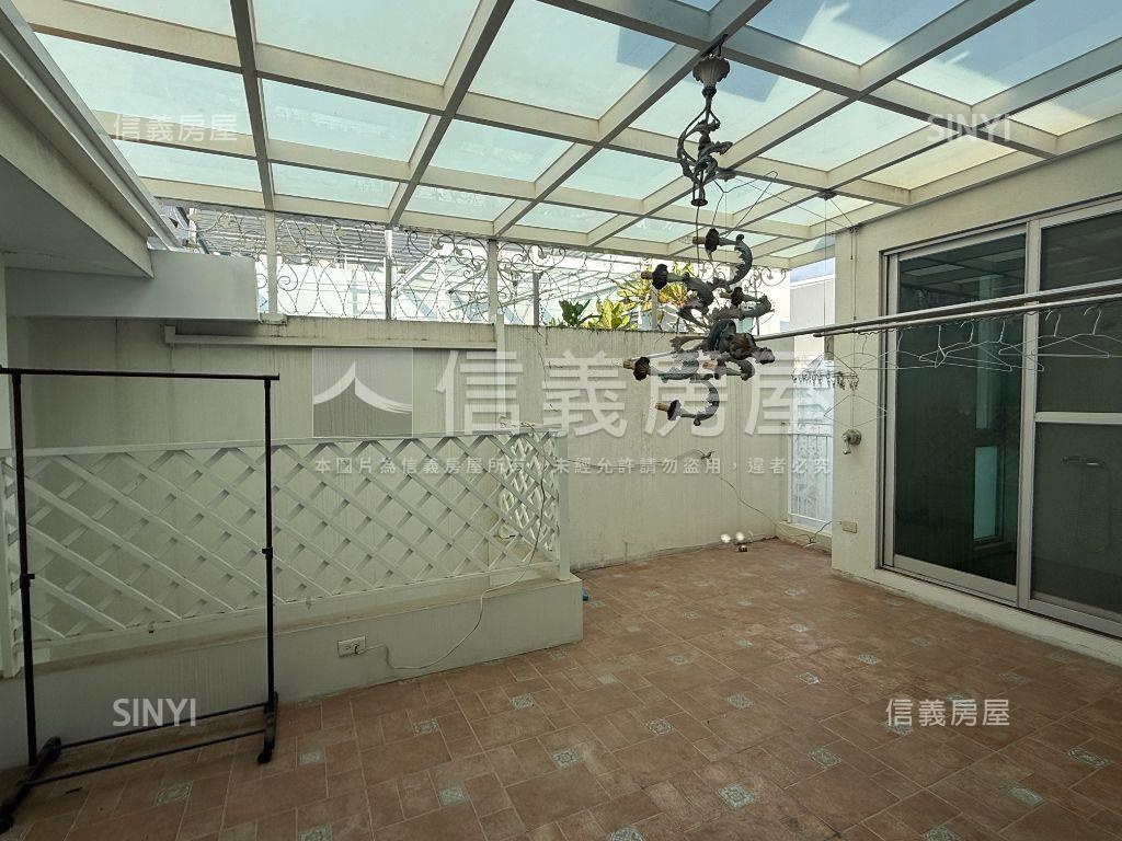 仁武邊間歐式美學雙車墅房屋室內格局與周邊環境