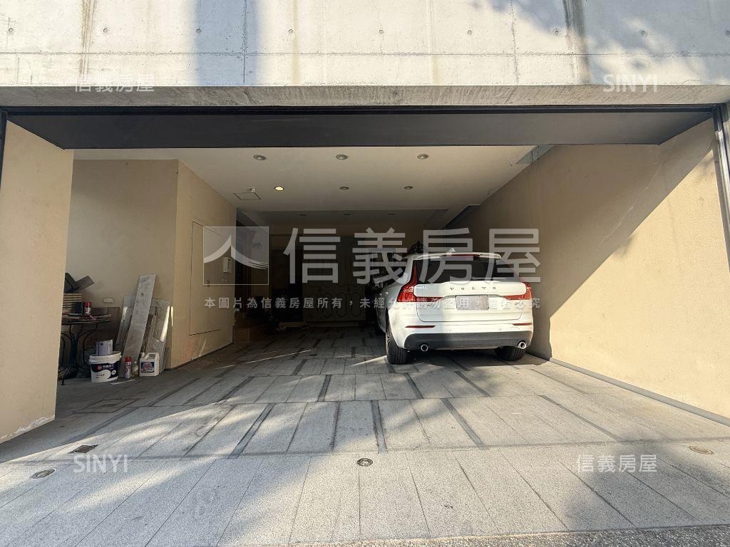 仁武邊間歐式美學雙車墅房屋室內格局與周邊環境