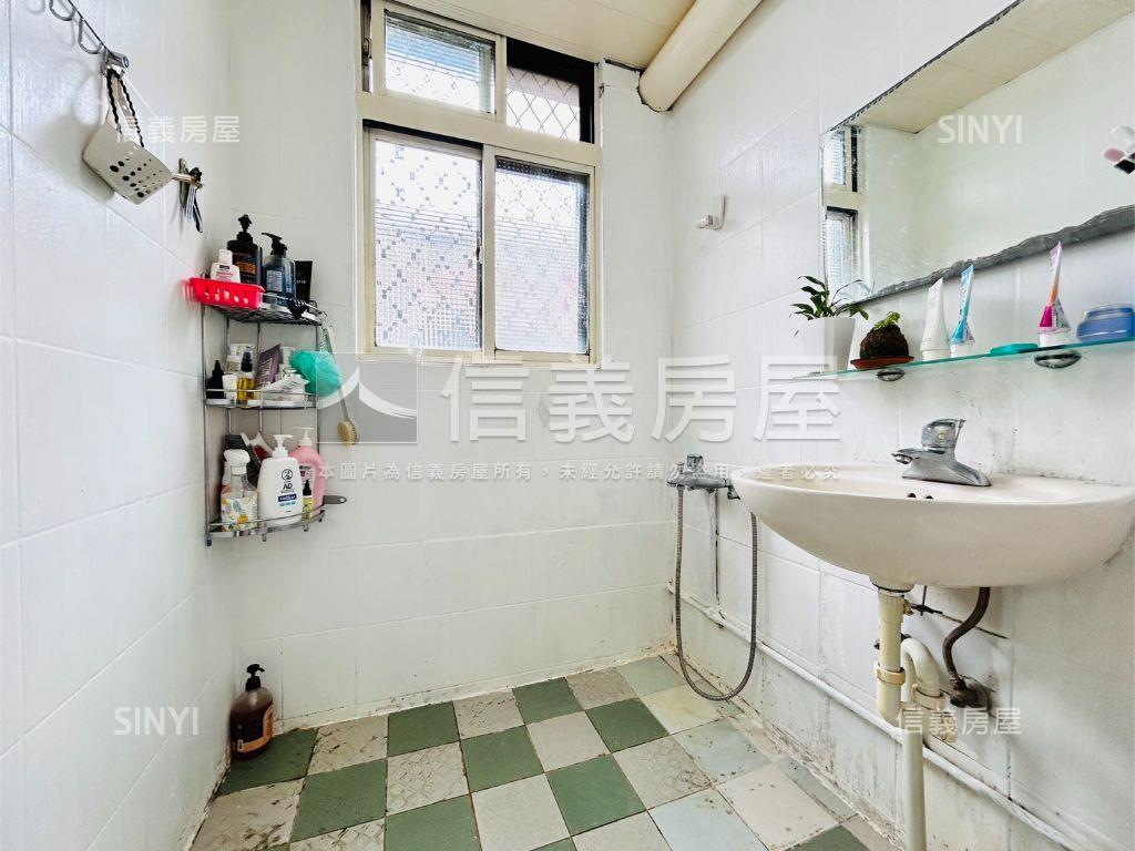 三重捷運站四樓空間大房屋室內格局與周邊環境