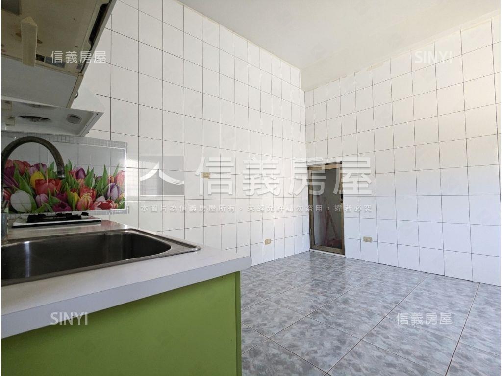 仁武低總價坡平透天房屋室內格局與周邊環境