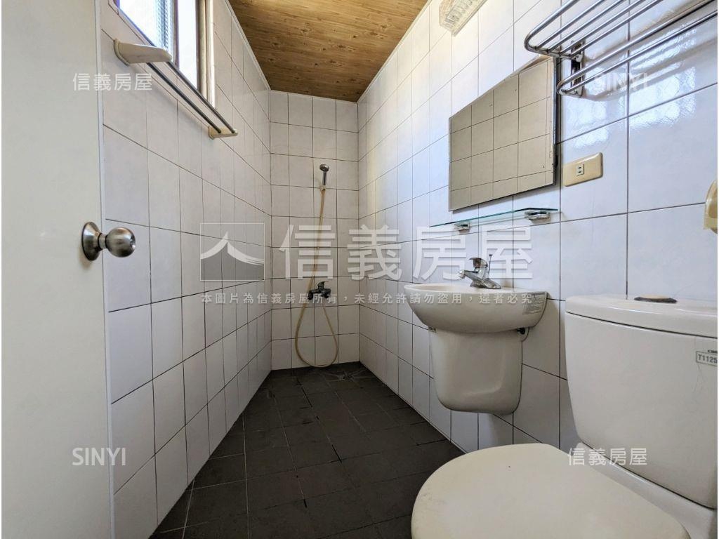 仁武低總價坡平透天房屋室內格局與周邊環境