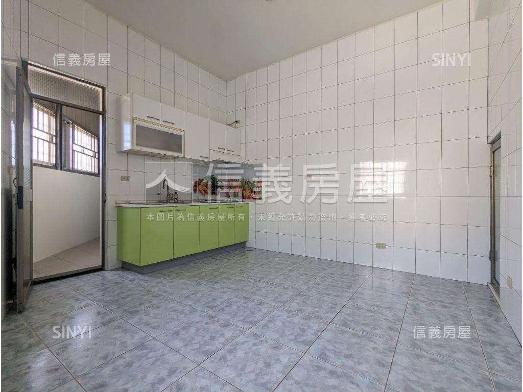 仁武低總價坡平透天房屋室內格局與周邊環境