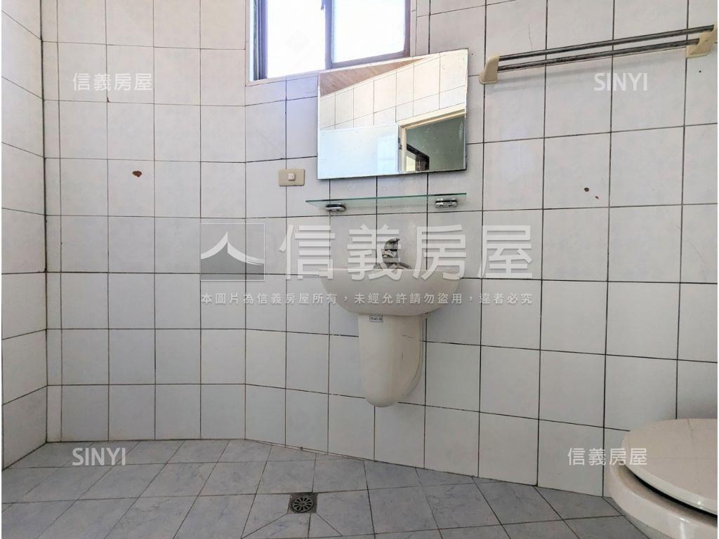 仁武低總價坡平透天房屋室內格局與周邊環境