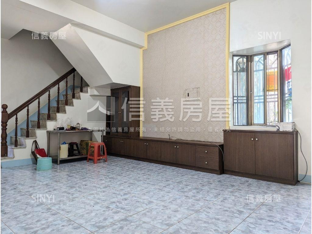 仁武低總價坡平透天房屋室內格局與周邊環境