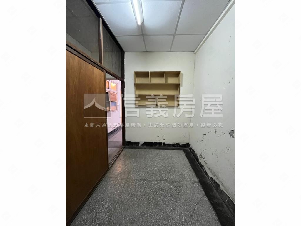 近水湳經貿園區臨路透天房屋室內格局與周邊環境