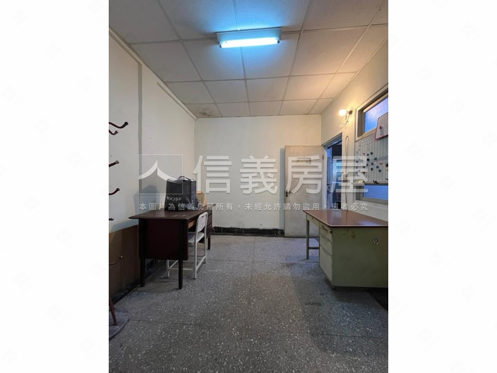 近水湳經貿園區臨路透天房屋室內格局與周邊環境