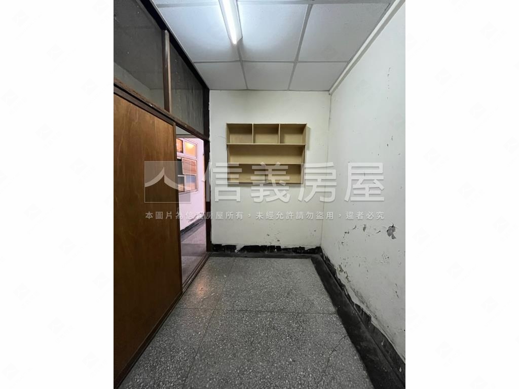 近水湳經貿園區臨路透天房屋室內格局與周邊環境