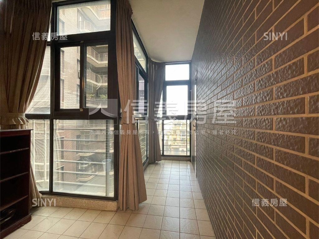 軍功商圈明亮大三房房屋室內格局與周邊環境