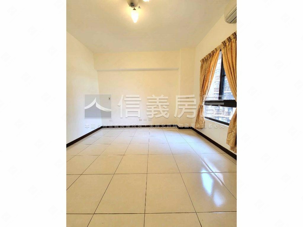 軍功商圈明亮大三房房屋室內格局與周邊環境