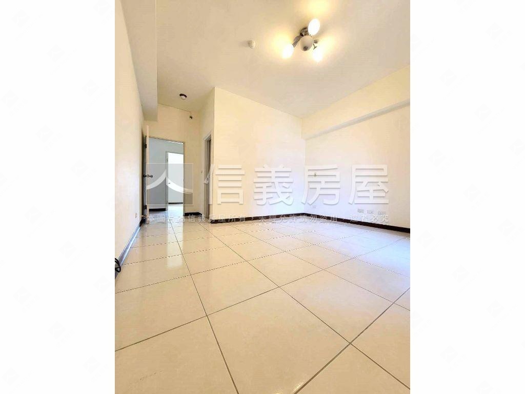 軍功商圈明亮大三房房屋室內格局與周邊環境