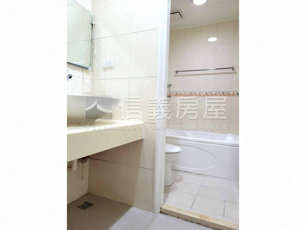 軍功商圈明亮大三房房屋室內格局與周邊環境