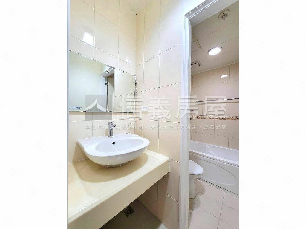 軍功商圈明亮大三房房屋室內格局與周邊環境