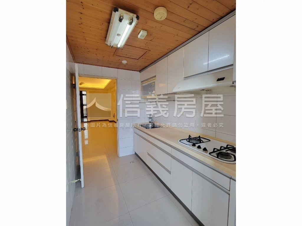 軍功商圈明亮大三房房屋室內格局與周邊環境