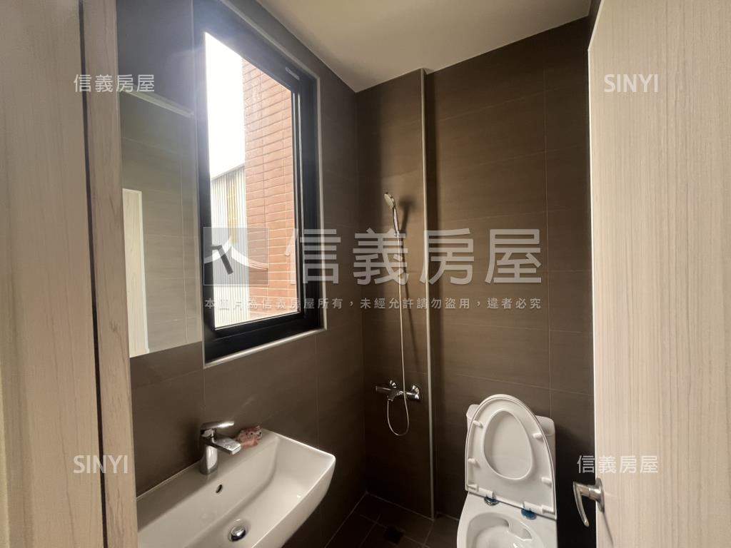 八里蒔光墅新穎電梯透天房屋室內格局與周邊環境