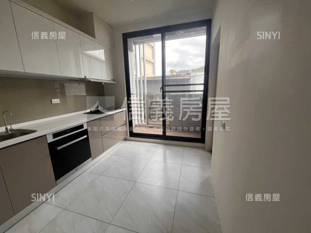 八里蒔光墅新穎電梯透天房屋室內格局與周邊環境