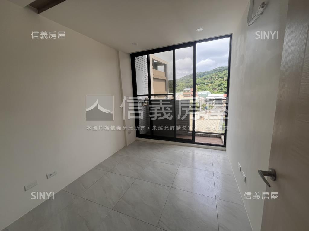 八里蒔光墅新穎電梯透天房屋室內格局與周邊環境