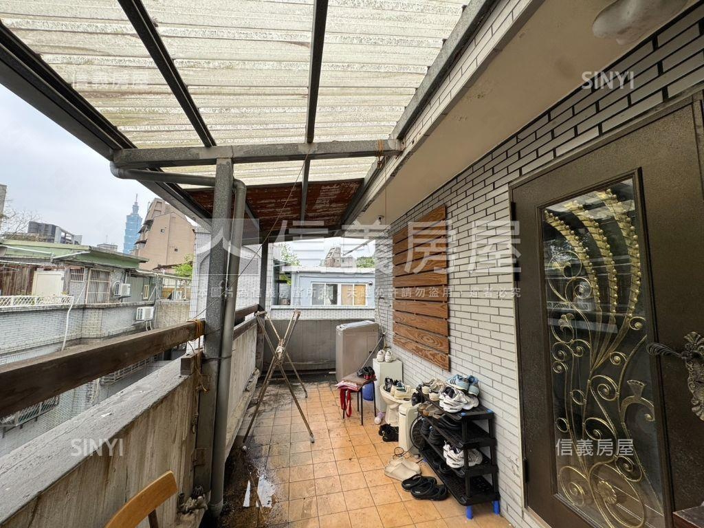 視野絕佳頂樓房屋室內格局與周邊環境