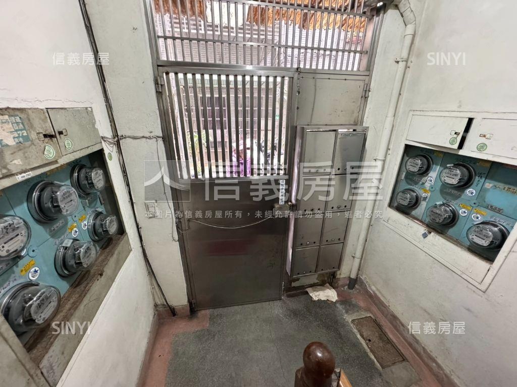 視野絕佳頂樓房屋室內格局與周邊環境