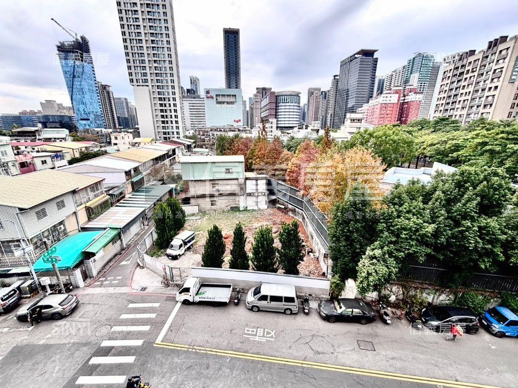 近新光遠百三房平車房屋室內格局與周邊環境