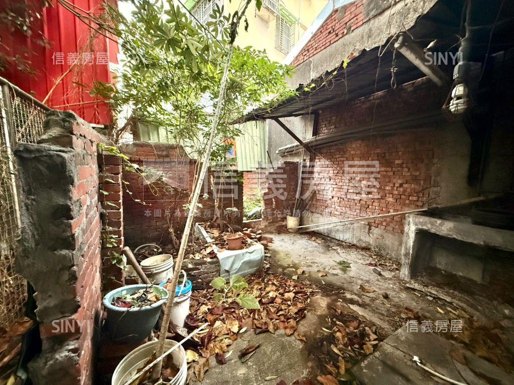 春日路邊間店面房屋室內格局與周邊環境