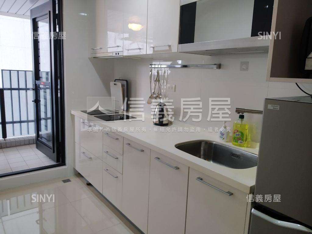 鋼骨高樓邊間四房坡平房屋室內格局與周邊環境