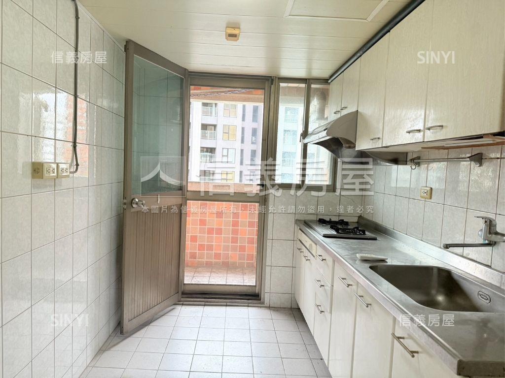 比佛利四房大空間房屋室內格局與周邊環境