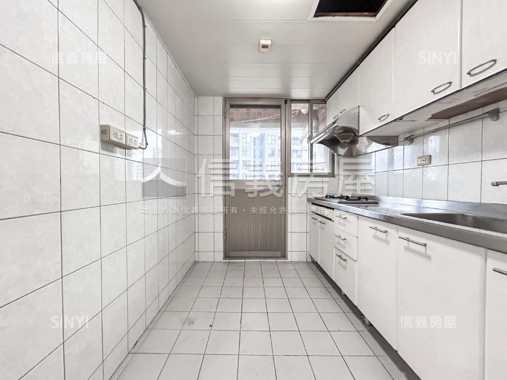 比佛利四房大空間房屋室內格局與周邊環境