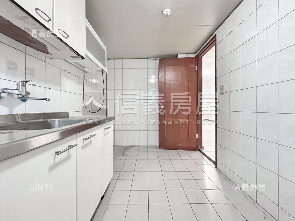 比佛利四房大空間房屋室內格局與周邊環境